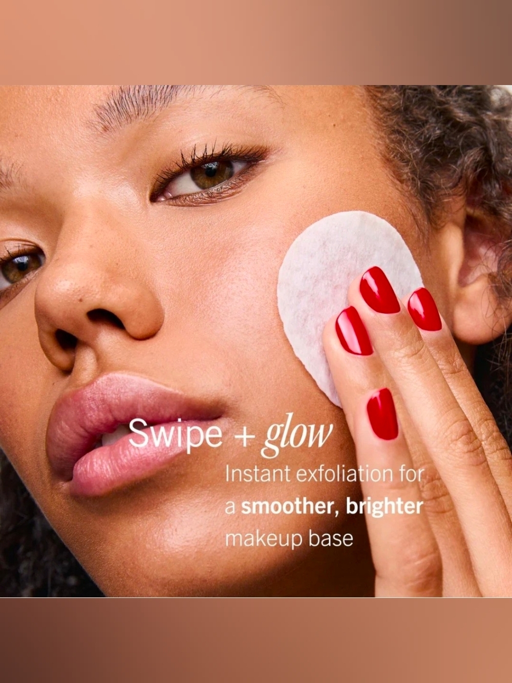 First Aid Beauty Brighten + Glow Facial Radiance Pads - Picture 3 of 9